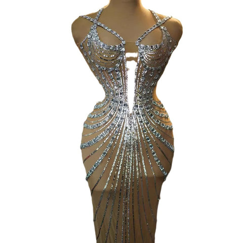 Robe à plumes et strass pour banquet féminin