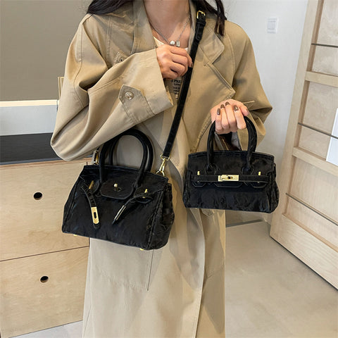 Retro Fashion Portable Large Capacity Bag Women - Fashionner