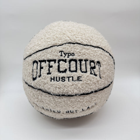 Poupée en peluche en forme de ballon de basket