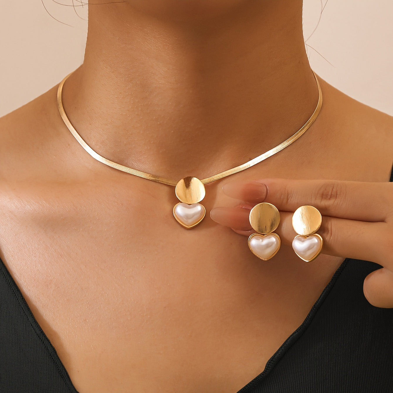 Buy Women'S Creative Round Heart-Shaped Pendant Necklace online at Fashionner.