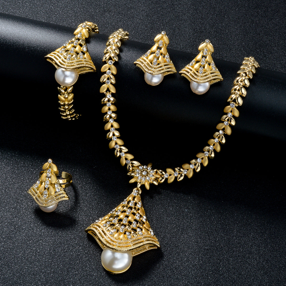 Buy Jewelry 18K Gold-Plated Leaf Necklace online at Fashionner.