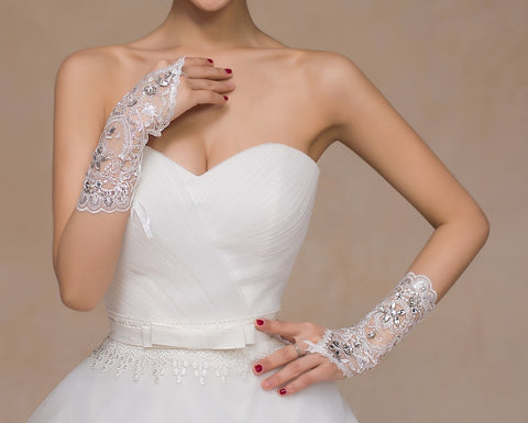 Nouveaux Gants de Mariage Courts en Dentelle de Mariée avec Diamants Accessoires de Mariage