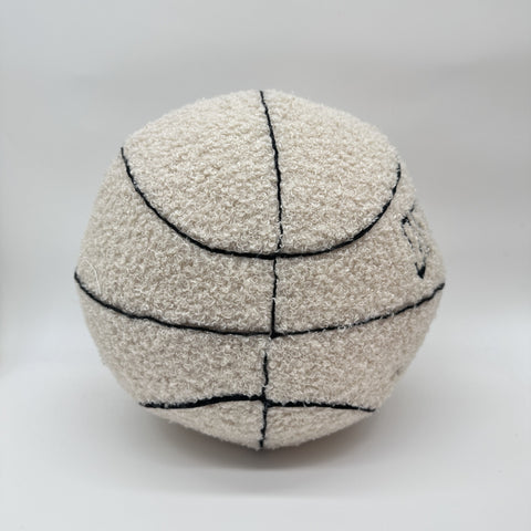 Poupée en peluche en forme de ballon de basket